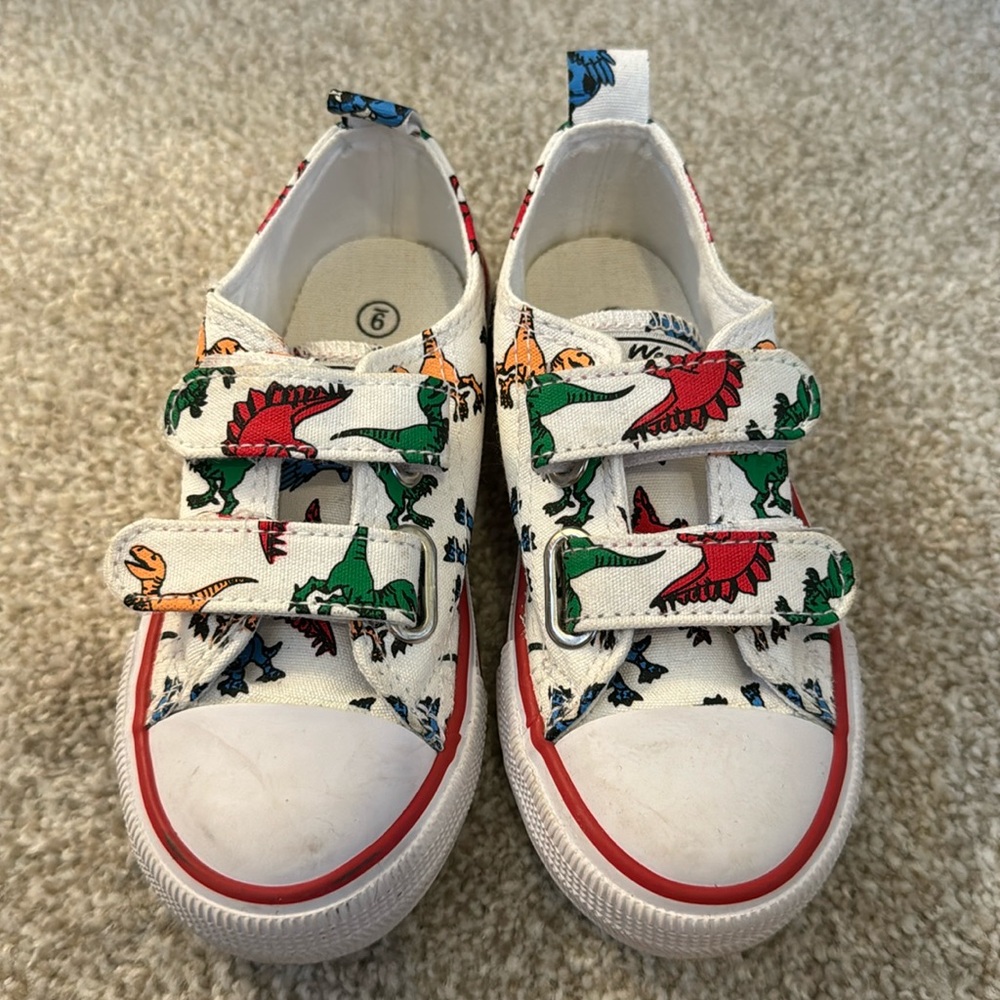 Toddler size 9 Westep dinosaur shoe